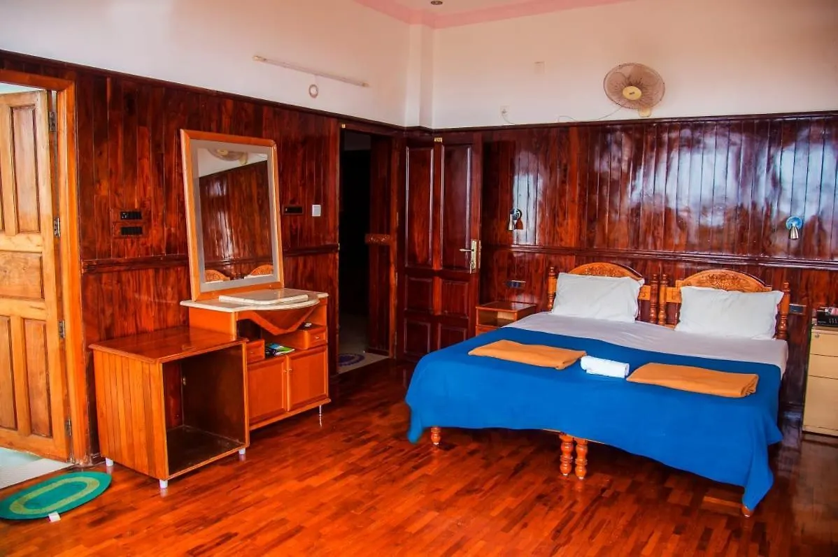 Landhuis New Thriphala Ayurveda Spiritual Meditation Kovalam India